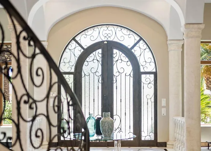 8br Phoenician Mansion W/ Hot Tub&pool-heat Avail! Holiday home *