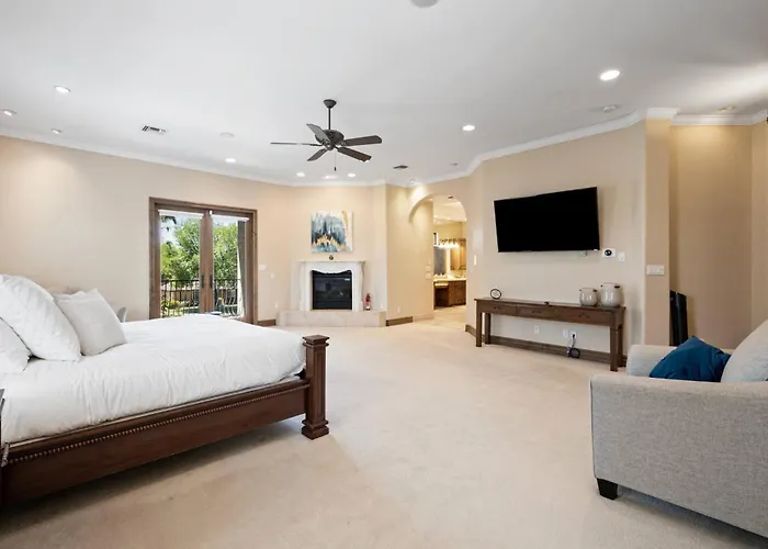 8br Phoenician Mansion W/ Hot Tub&pool-heat Avail!