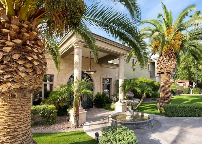 Holiday home 8br Phoenician Mansion W/ Hot Tub&pool-heat Avail! *