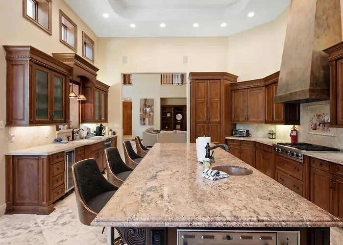 8br Phoenician Mansion W/ Hot Tub&pool-heat Avail! Holiday home