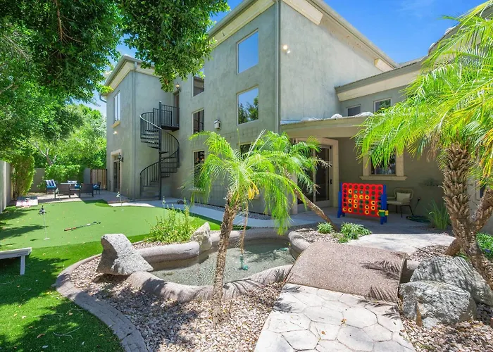 Holiday home 8br Phoenician Mansion W/ Hot Tub&pool-heat Avail!