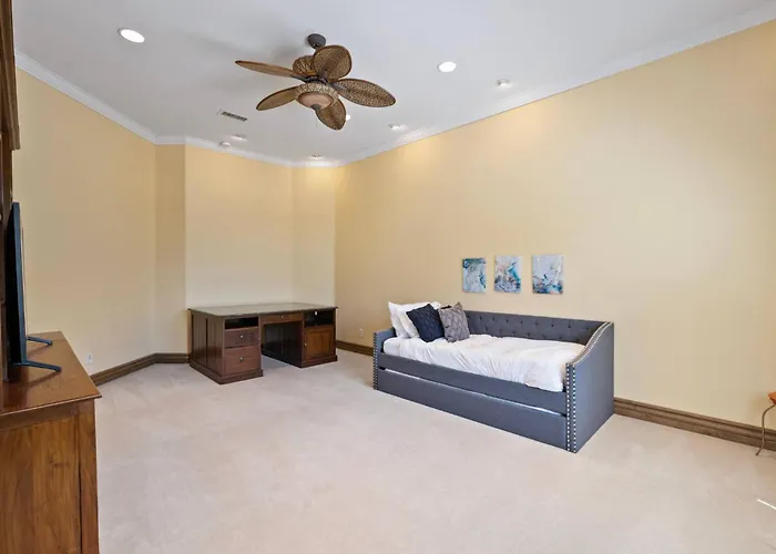 8br Phoenician Mansion W/ Hot Tub&pool-heat Avail! Holiday home *