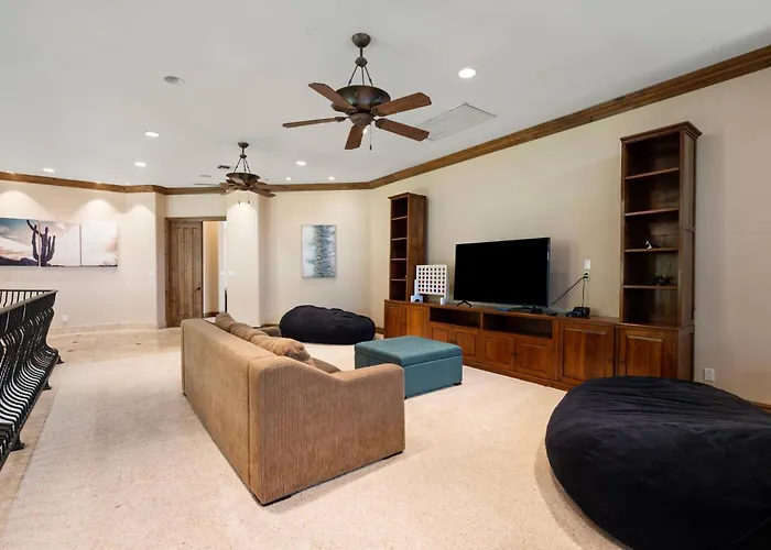 8br Phoenician Mansion W/ Hot Tub&pool-heat Avail! Holiday home *