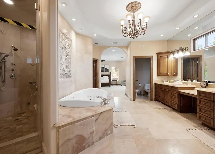Holiday home 8br Phoenician Mansion W/ Hot Tub&pool-heat Avail! *