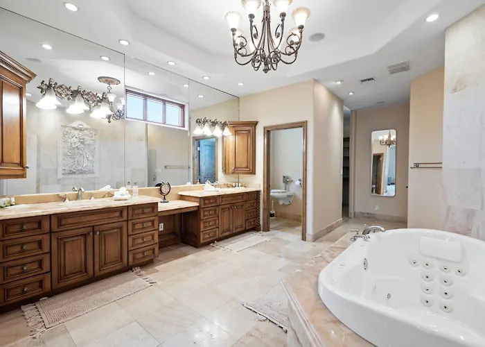 8br Phoenician Mansion W/ Hot Tub&pool-heat Avail! Holiday home *