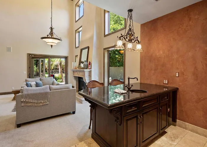 8br Phoenician Mansion W/ Hot Tub&pool-heat Avail! Phoenix