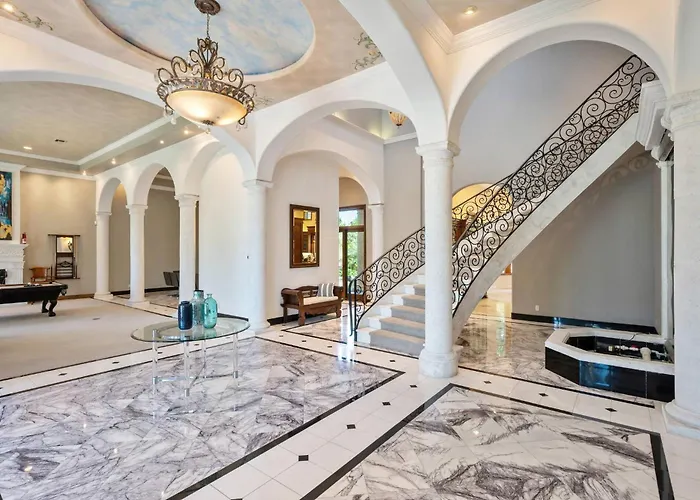 8br Phoenician Mansion W/ Hot Tub&pool-heat Avail!
