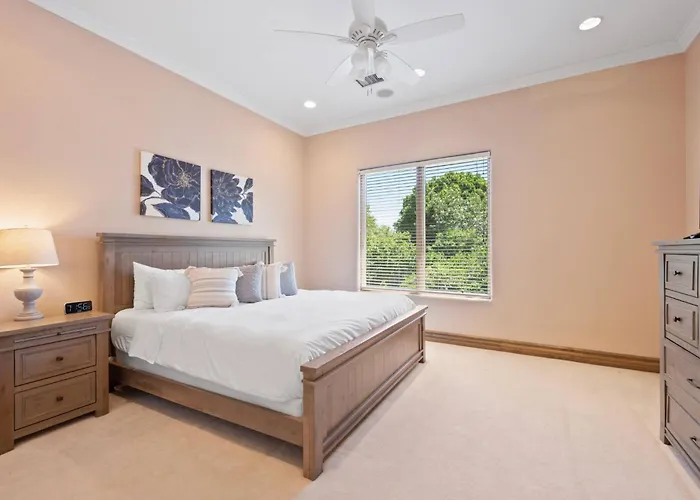 Holiday home 8br Phoenician Mansion W/ Hot Tub&pool-heat Avail!