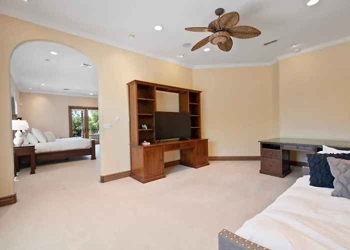 8br Phoenician Mansion W/ Hot Tub&pool-heat Avail! Holiday home *