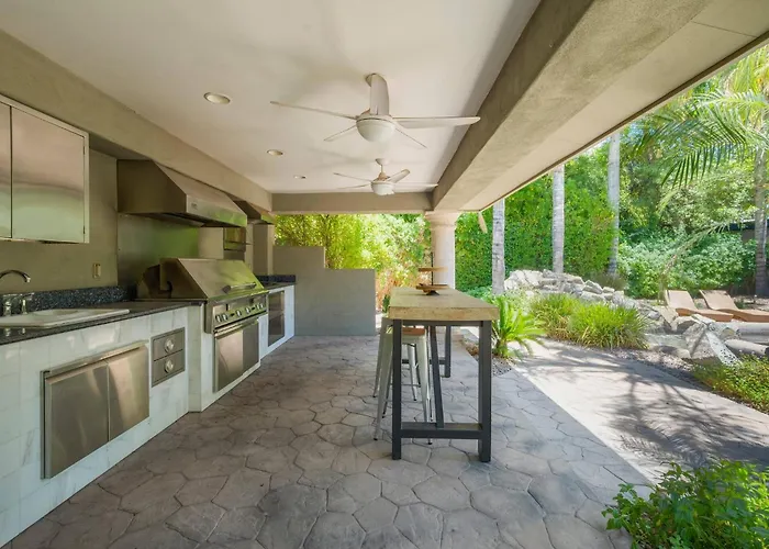 8br Phoenician Mansion W/ Hot Tub&pool-heat Avail! Holiday home Phoenix