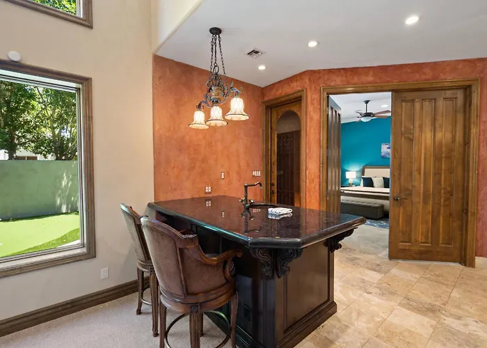 8br Phoenician Mansion W/ Hot Tub&pool-heat Avail! Holiday home