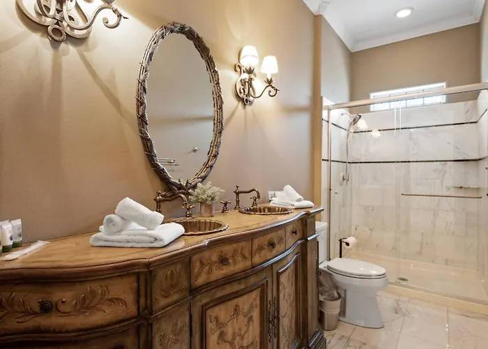 8br Phoenician Mansion W/ Hot Tub&pool-heat Avail! Holiday home *