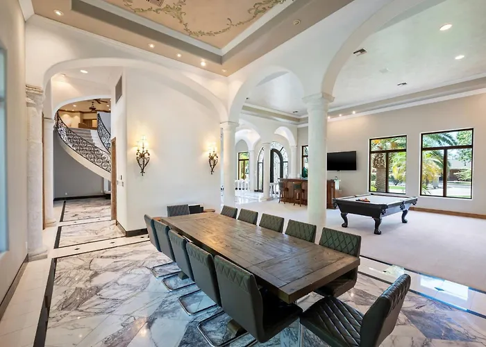 Holiday home 8br Phoenician Mansion W/ Hot Tub&pool-heat Avail! *