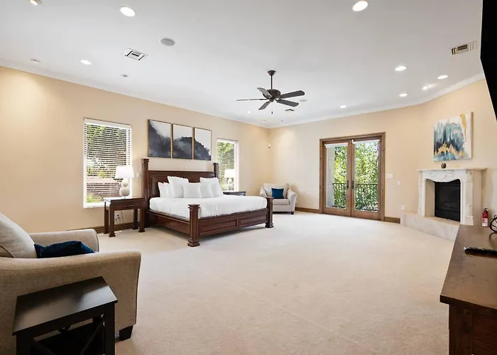 Holiday home 8br Phoenician Mansion W/ Hot Tub&pool-heat Avail! Phoenix