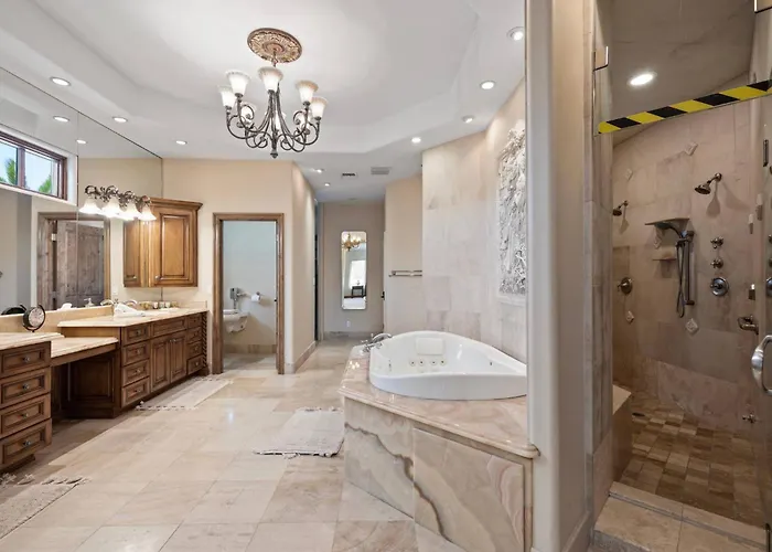 Holiday home 8br Phoenician Mansion W/ Hot Tub&pool-heat Avail!