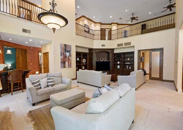 8br Phoenician Mansion W/ Hot Tub&pool-heat Avail! Holiday home Phoenix