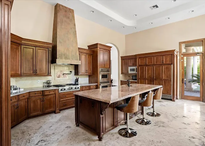 8br Phoenician Mansion W/ Hot Tub&pool-heat Avail! Phoenix