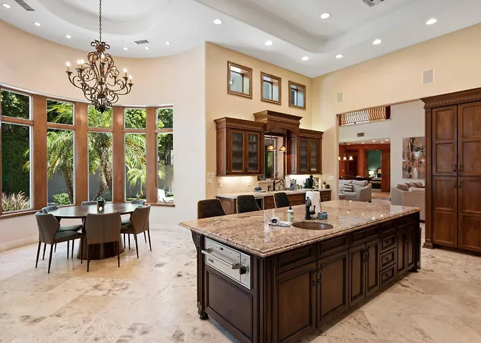 8br Phoenician Mansion W/ Hot Tub&pool-heat Avail!